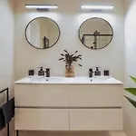 Corvin Avenue Premium Central *