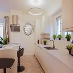 Corvin Avenue Premium Central