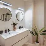 Corvin Avenue Premium Central Апартаменты *