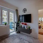 Corvin Avenue Premium Central Апартаменты *