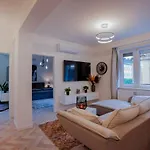 Corvin Avenue Premium Central