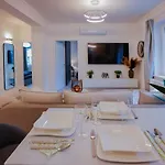 Corvin Avenue Premium Central *
