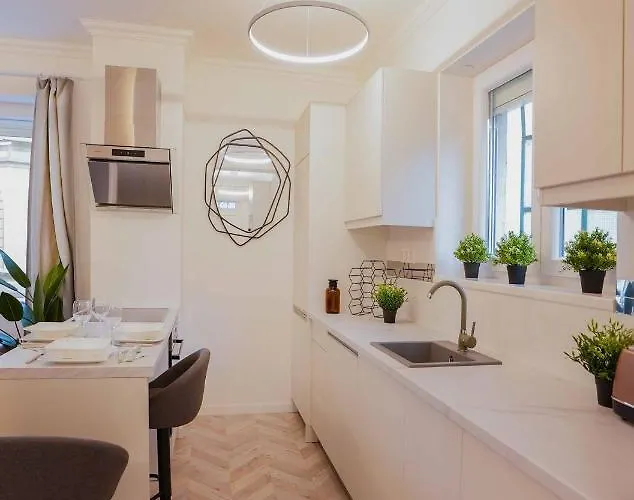 Corvin Avenue Premium Central