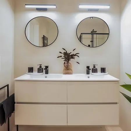 Corvin Avenue Premium Central *